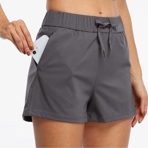 (M) Willit Women's Athletic Shorts with Pockets 2.5"